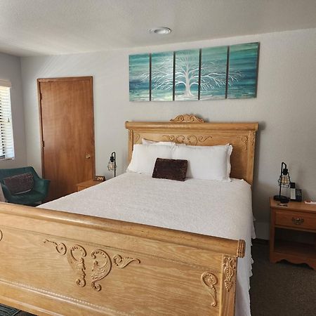 Wharf Master'S Inn Пойнт-Арена Екстер'єр фото